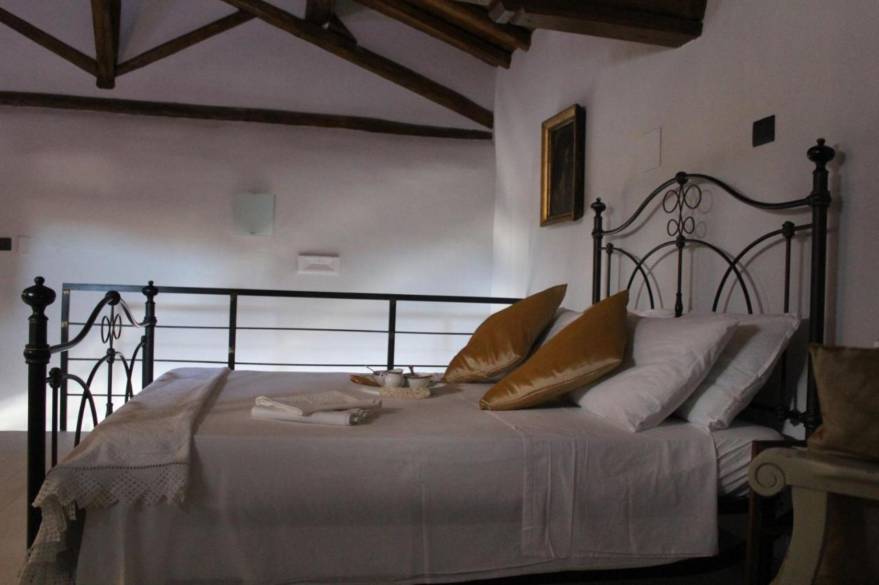 Palazzo Geremia - Le Dimore Dell'Antiquario Apartment Acireale Bagian luar foto